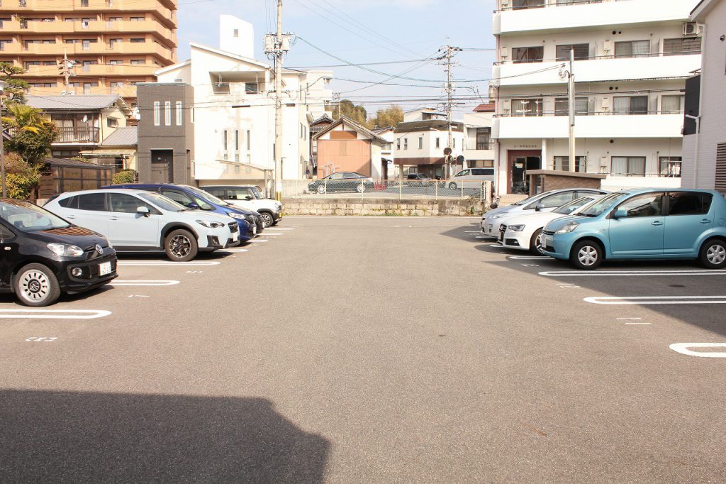 区画に広い駐車場